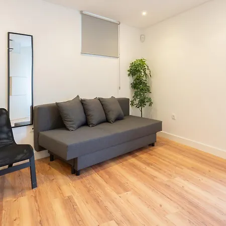 Apartment Host Wise - Large Colourful Flats - Ace Location *