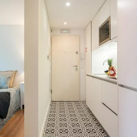 Host Wise - Large Colourful Flats - Ace Location Apartment *