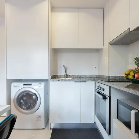Host Wise - Sunny Bright & Pool Apartment *