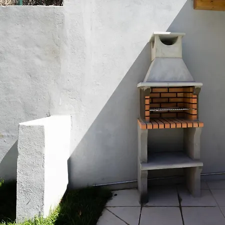 Host Wise - Sunny Bright & Pool Apartment *