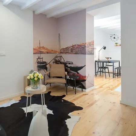 Host Wise - Sunny Bright & Pool Apartment *