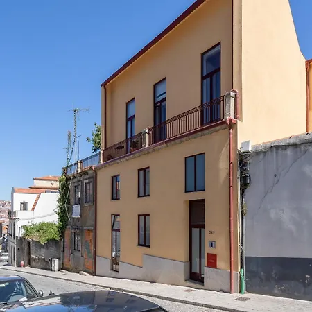 Host Wise - Sunny Bright & Pool Apartment