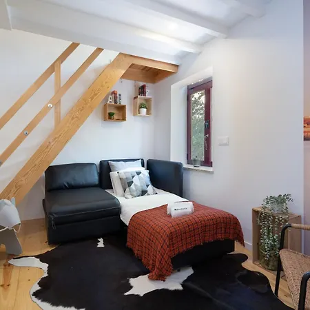 Host Wise - Sunny Bright & Pool Apartment *