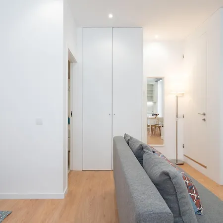 Host Wise - Sweet Sunny Flat With Balcony *