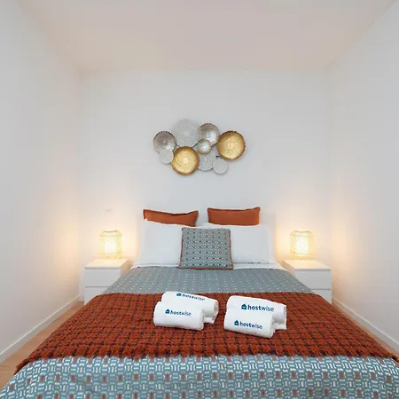Host Wise - Sweet Sunny Flat With Balcony