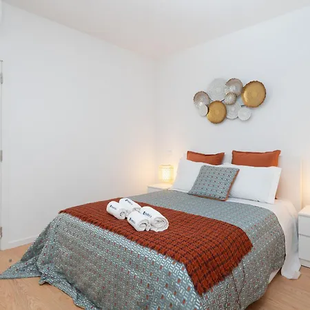 Apartment Host Wise - Sweet Sunny Flat With Balcony