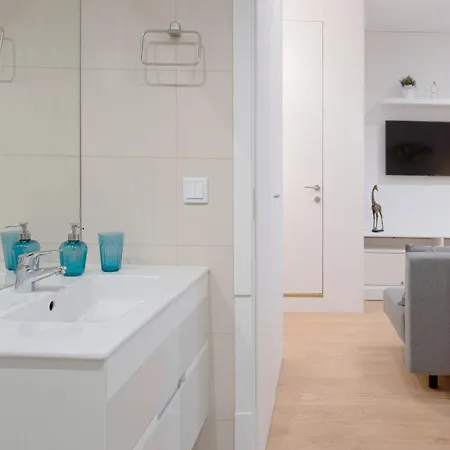 Host Wise - Sweet Sunny Flat With Balcony * Vila Nova de Gaia