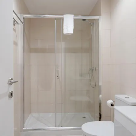 Apartment Host Wise - Sweet Sunny Flat With Balcony