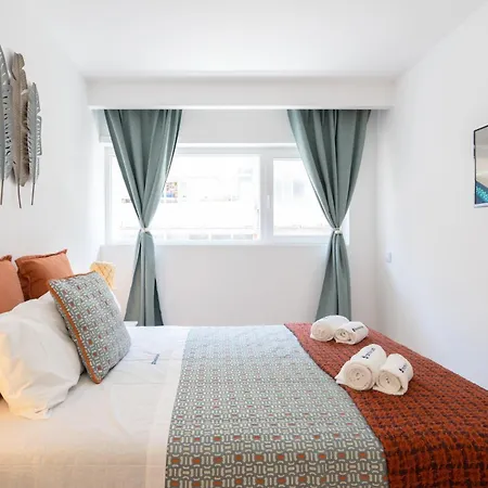 Apartment Host Wise - Sweet Sunny Flat With Balcony