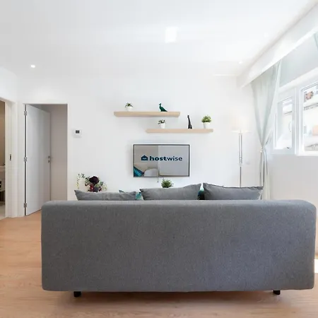 Apartment Host Wise - Sweet Sunny Flat With Balcony