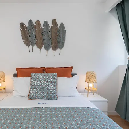 Host Wise - Sweet Sunny Flat With Balcony *