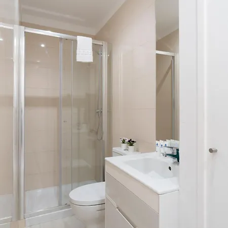 Host Wise - Sweet Sunny Flat With Balcony *