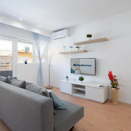 Host Wise - Sweet Sunny Flat With Balcony