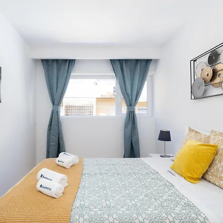 Host Wise - Sweet Sunny Flat With Balcony *
