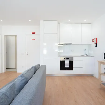 Apartment Host Wise - Sweet Sunny Flat With Balcony