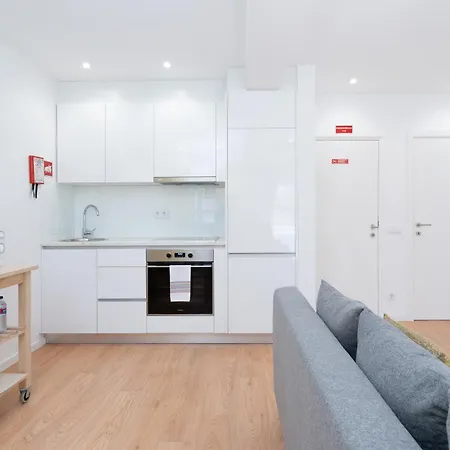 Apartment Host Wise - Sweet Sunny Flat With Balcony