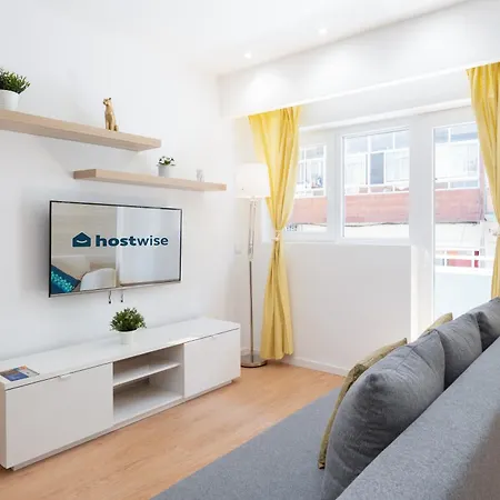 Host Wise - Sweet Sunny Flat With Balcony Apartment