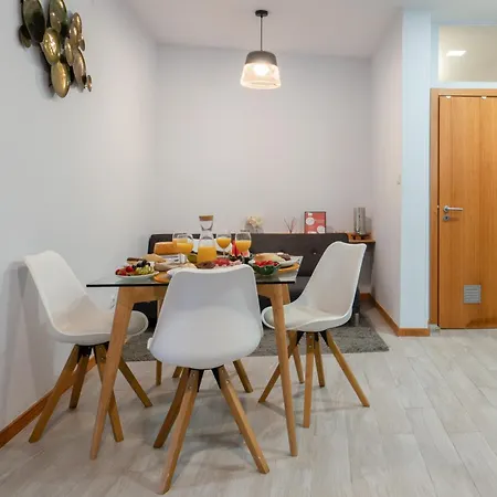 Host Wise - Stylish Adorable Flat In Gaia *