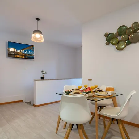 Host Wise - Stylish Adorable Flat In Gaia Apartment *