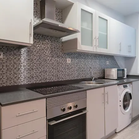 Host Wise - Stylish Adorable Flat In Gaia