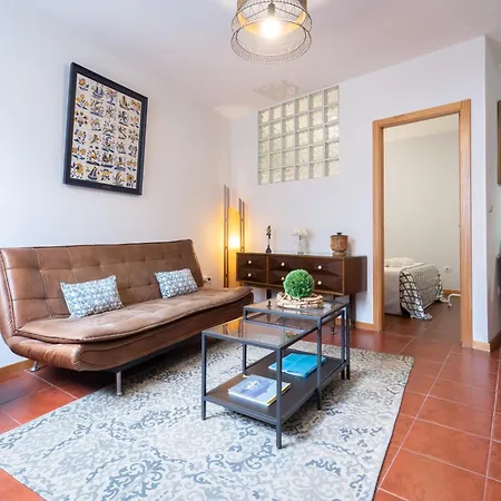 Host Wise - Stylish Adorable Flat In Gaia Apartment *