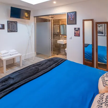 Blockbuster Hotel 3*