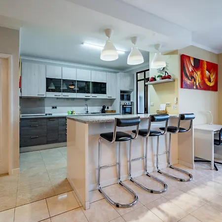 Cozy And Quiet Spacious Flat Apartment