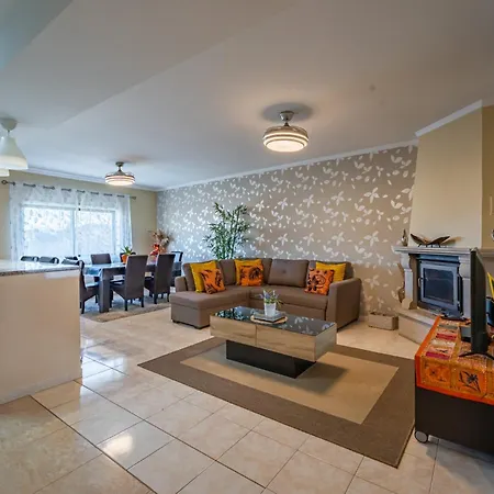 Cozy And Quiet Spacious Flat *