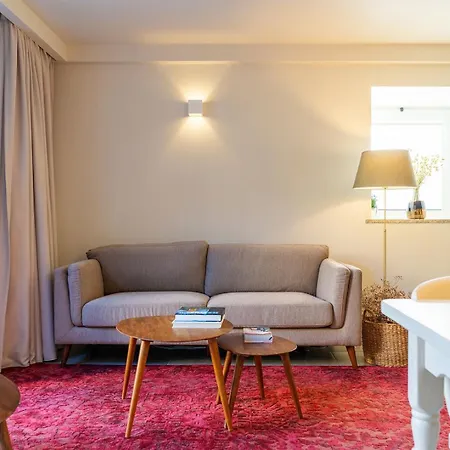 Hostwise - Elegant & Modern