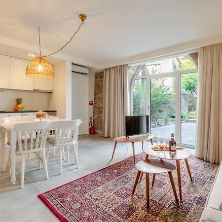 Hostwise - Elegant & Modern *