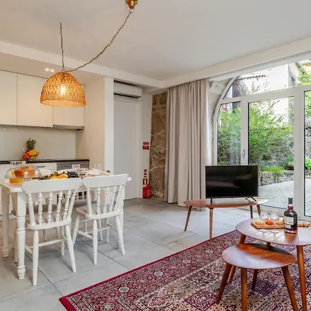 Apartment Hostwise - Elegant & Modern *