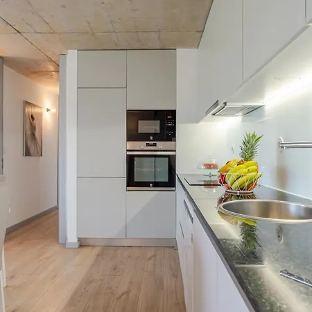 Hostwise - Modern Flat W/ Balcony, Garage & Pool Apartment Vila Nova de Gaia