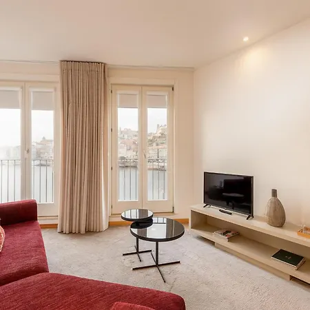 Modern & Cozy Apartment, By The Apartment
