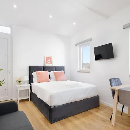 Holiday home Historic Porto Studio, 2 Min Walk To Douro River Vila Nova de Gaia