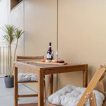 Apartment Hostwise - Premium Flat With Balcony & Pool