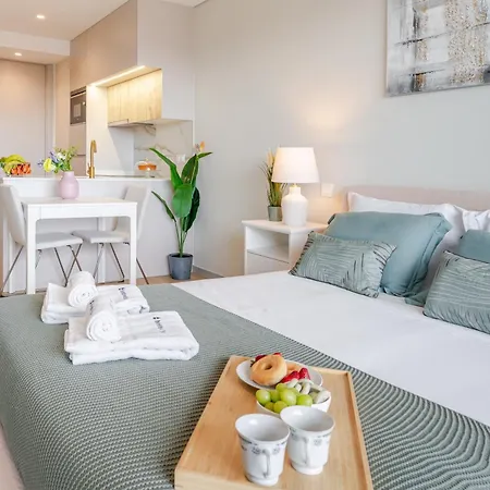 Apartment Hostwise - Premium Flat With Balcony & Pool *