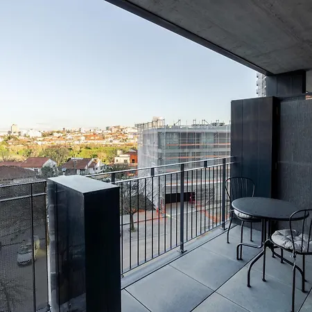 Apartment Hostwise - Premium Flat With Balcony & Pool