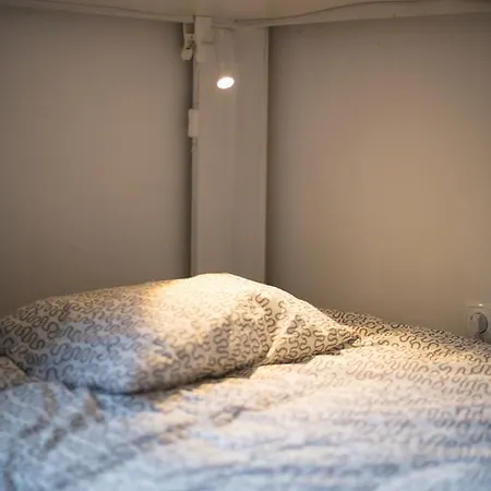 Gaia Surf House Hostel *