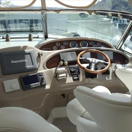 Botel Yacht Blue Days *