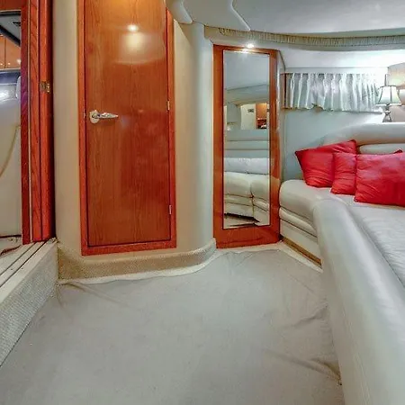 Yacht Blue Days *