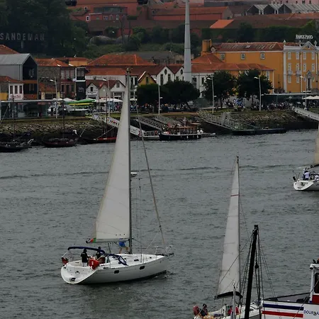 Noite A Bordo C/pa Em Veleiro -rio Douro *