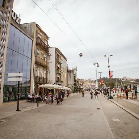 Porto Views & Wines By Porto Hosts *