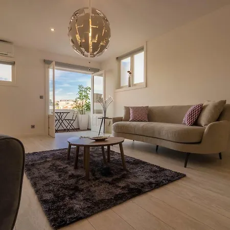 Apartment House General Torres *