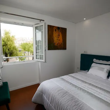 Luxury Golden River - In The Heart Of Center And Wine Cellars Apartment