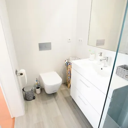 Luxury Golden River - In The Heart Of Center And Wine Cellars Apartment