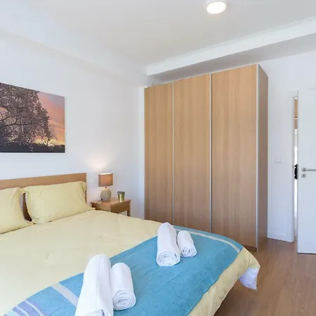 Host Wise - Lovely Flat With Charming Terrace