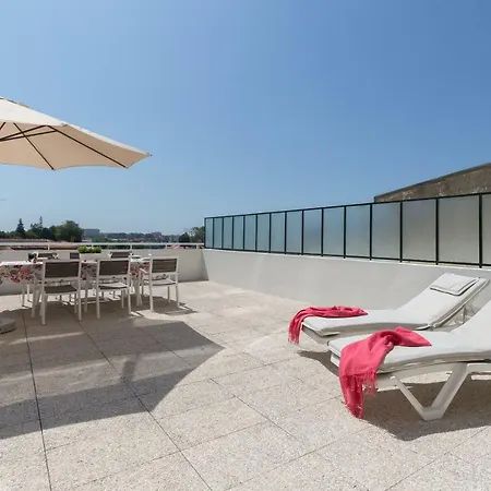 Host Wise - Lovely Flat With Charming Terrace *
