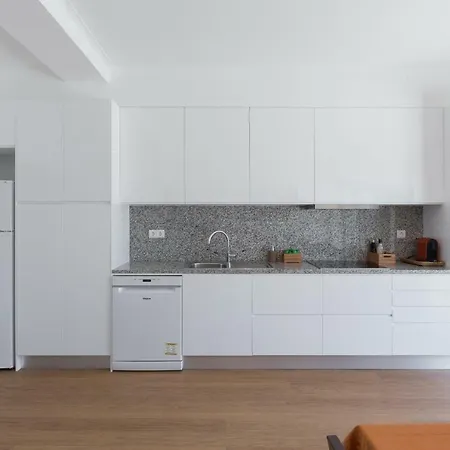 Apartment Host Wise - Lovely Flat With Charming Terrace *