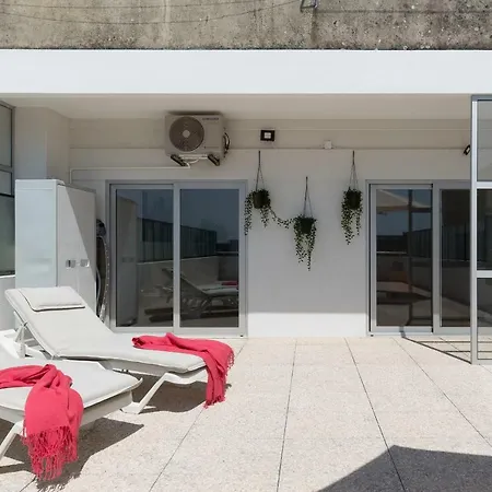 Host Wise - Lovely Flat With Charming Terrace Apartment